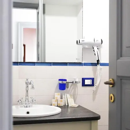 Acanto מלון דירות 4*