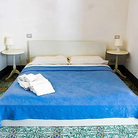 מלון דירות Acanto 4*